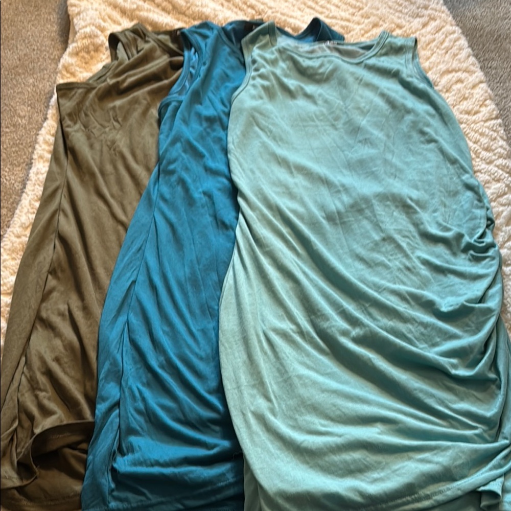 Set of Three Sleeveless Dresses in Green and Blue